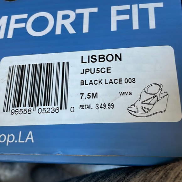 New in the box women’s shoes - Picture 3 of 3